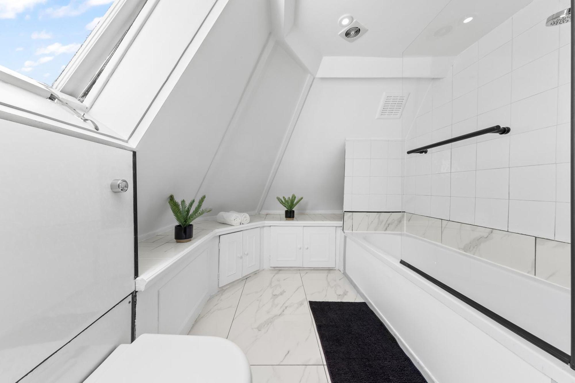 Ahava House Bigger Savings-central Brixton-wifi-4br